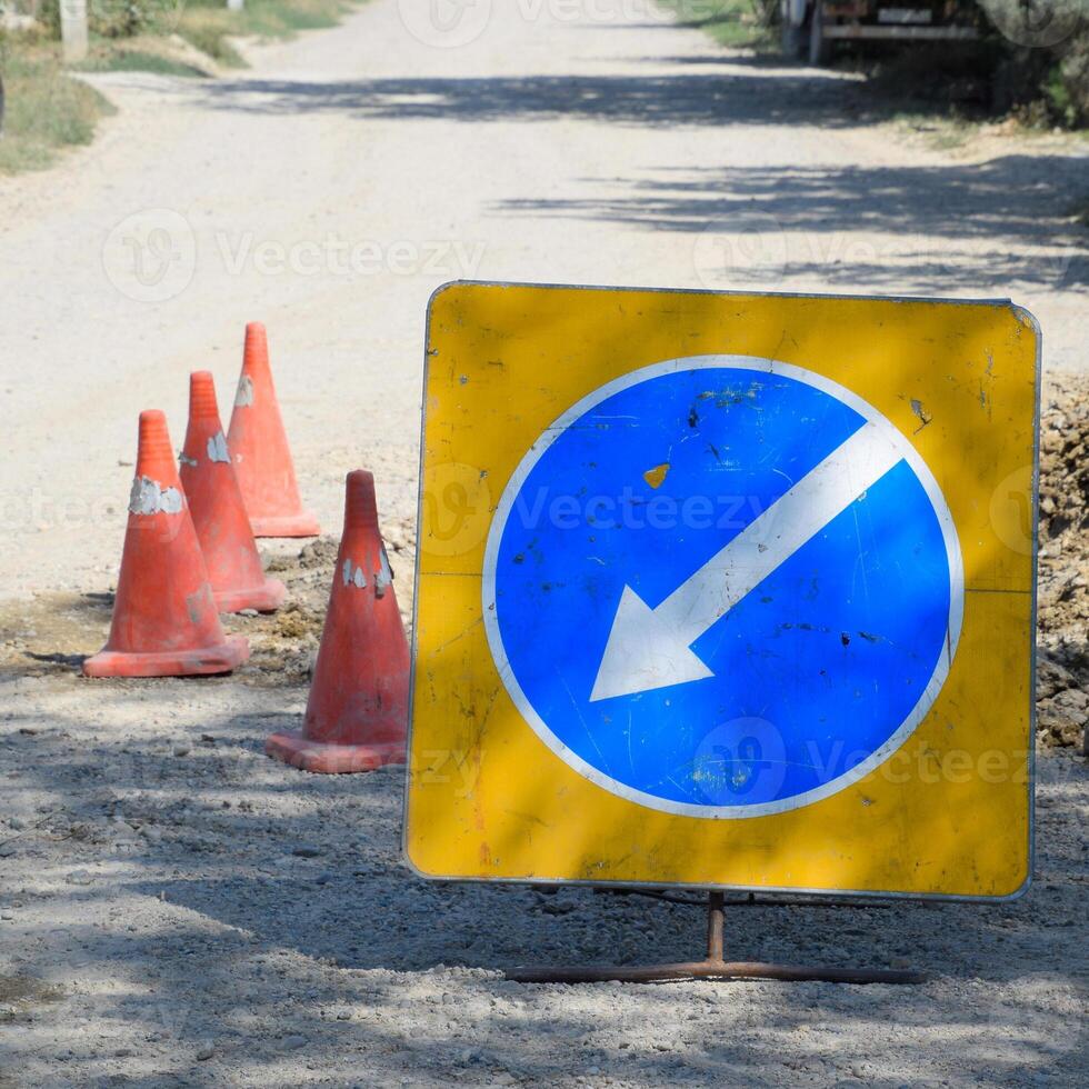 teken van Omleiding reizen. pit Aan de weg. reparatie werk. foto