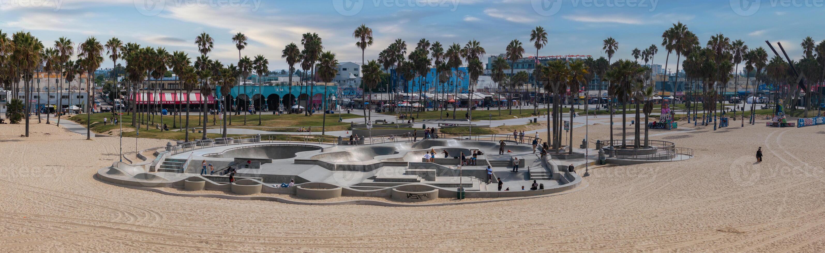 vleet bord park in Venetië strand Bij zonsondergang, Californië, Verenigde Staten van Amerika foto