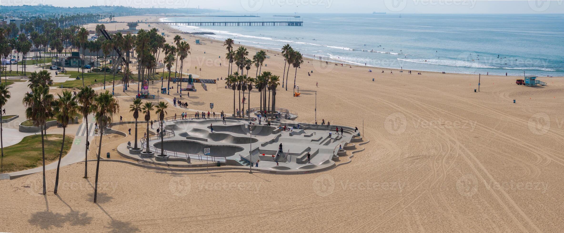 vleet bord park in Venetië strand Bij zonsondergang, Californië, Verenigde Staten van Amerika foto