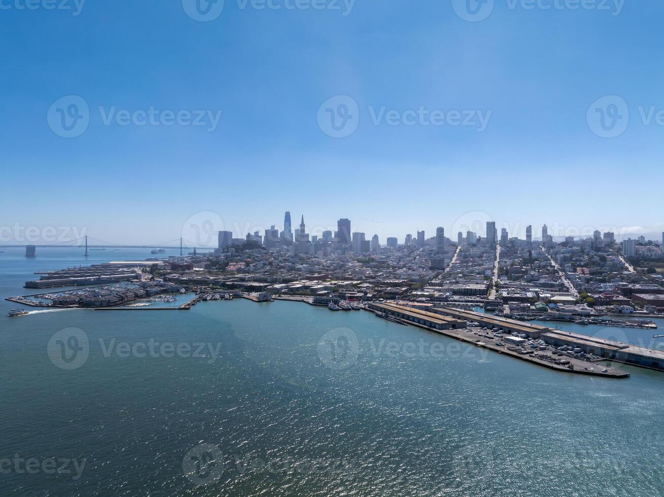 san francisco veerboot gebouw, haven van san francisco, Californië. blauw zonnig lucht. foto