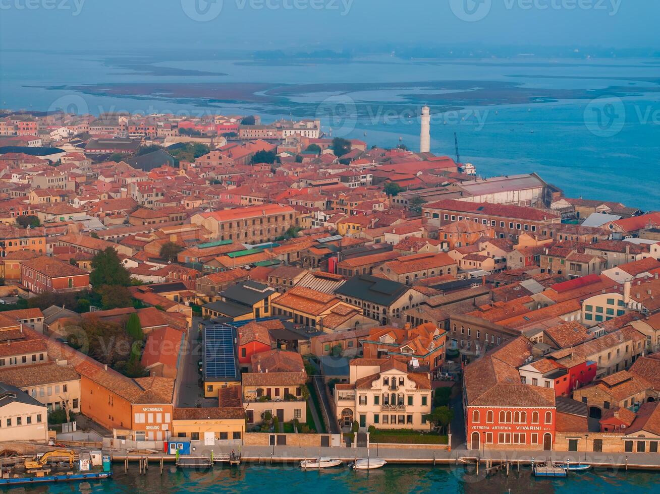 antenne visie van murano eiland in Venetië lagune, Italië foto