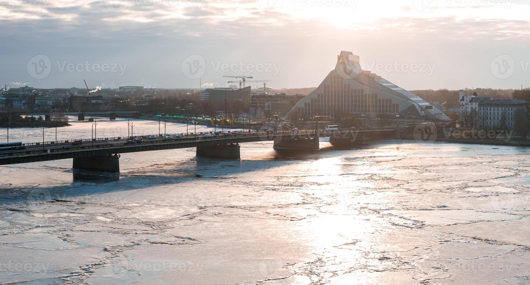 visie van de Lets nationaal bibliotheek in riga. foto