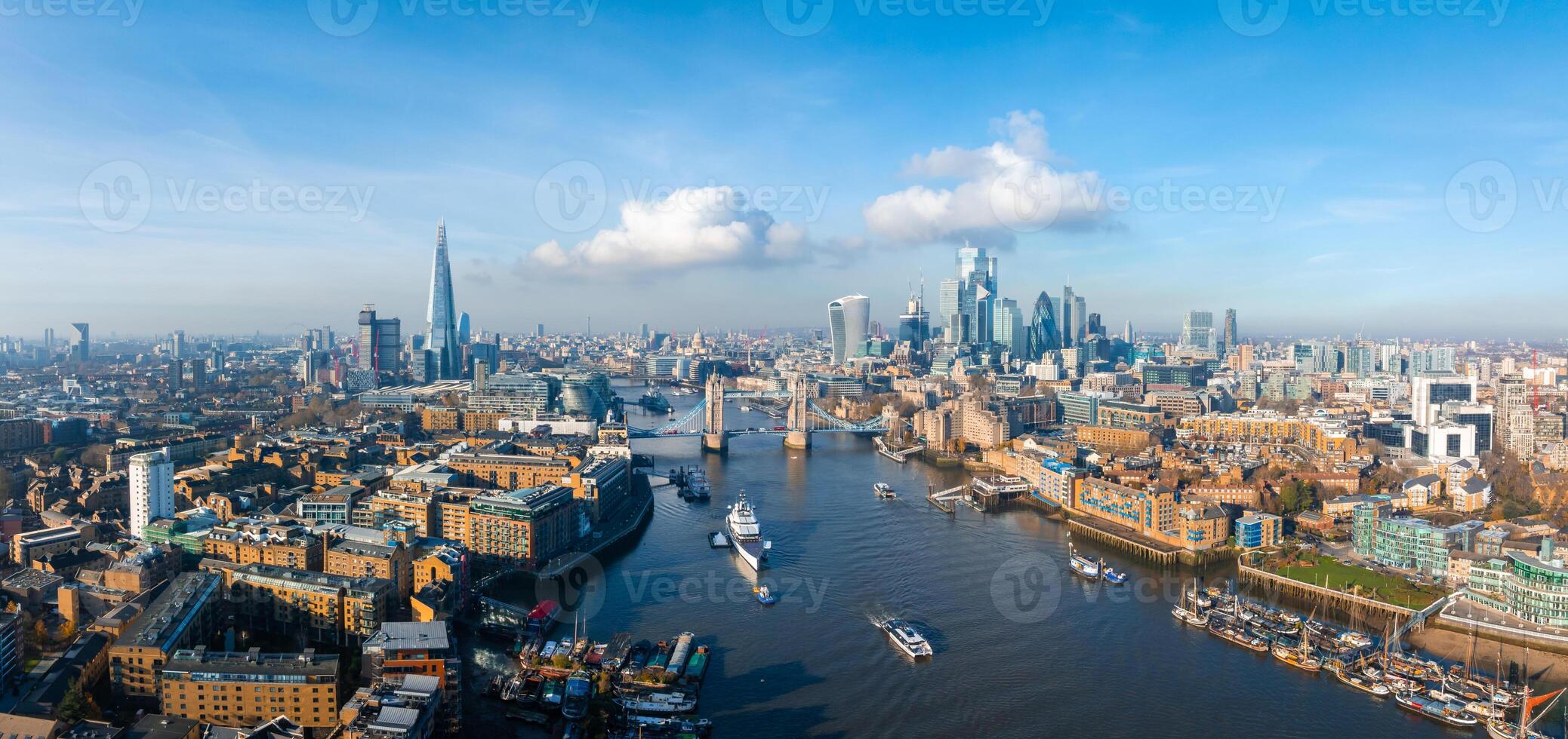 antenne visie van de iconisch toren brug Verbinden londen met Southwark foto