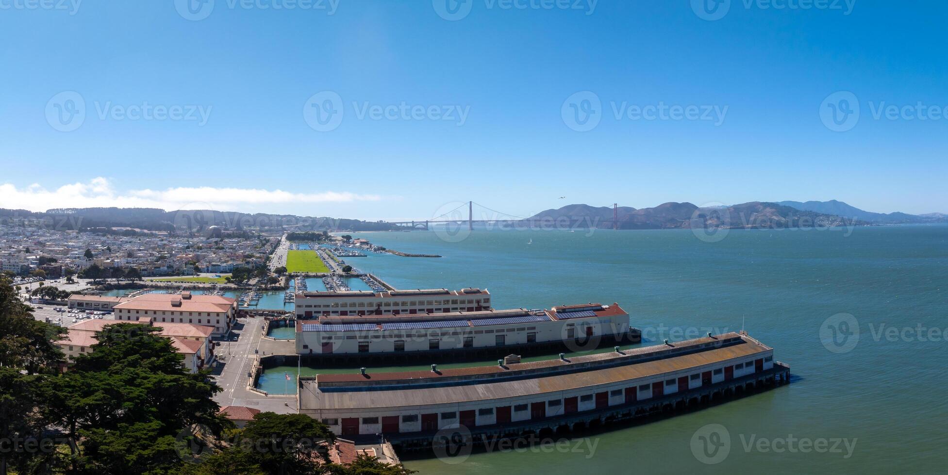 san francisco veerboot gebouw, haven van san francisco, Californië. blauw zonnig lucht. foto