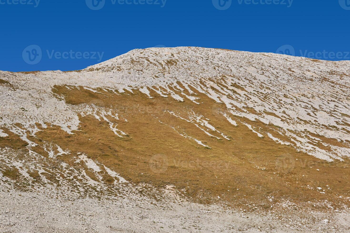 droog berg toendra Aan de hellingen van monteren oshten, Kaukasus, Rusland foto