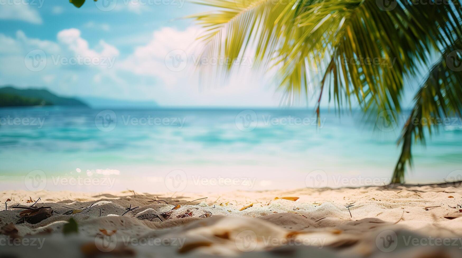 ai gegenereerd wazig strand tafereel achtergrond. gouden zand, turkoois water, en een zacht wolken lucht, ingelijst door de aftekenen bladeren van een overhangend palm boom. foto