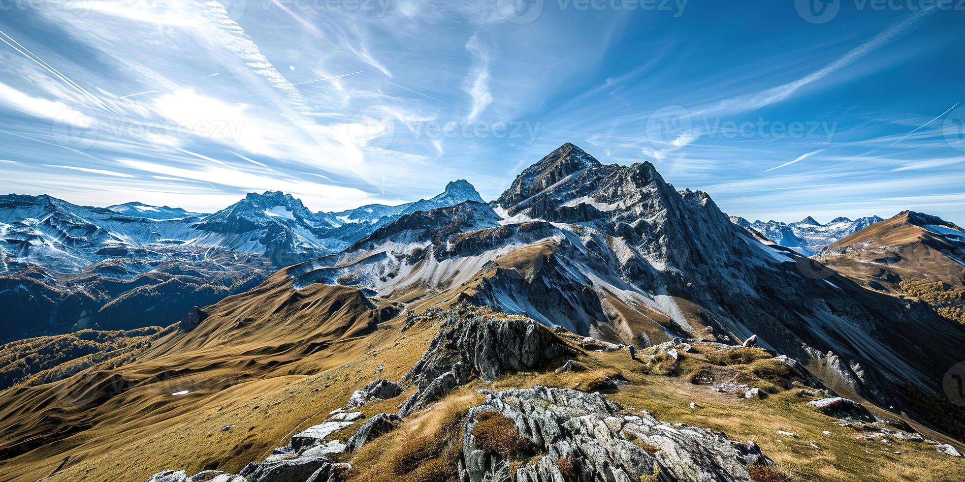 ai gegenereerd Zwitsers Alpen berg reeks met weelderig Woud valleien en weiden, platteland in Zwitserland landschap. besneeuwd berg tops in de horizon, reizen bestemming behang achtergrond foto