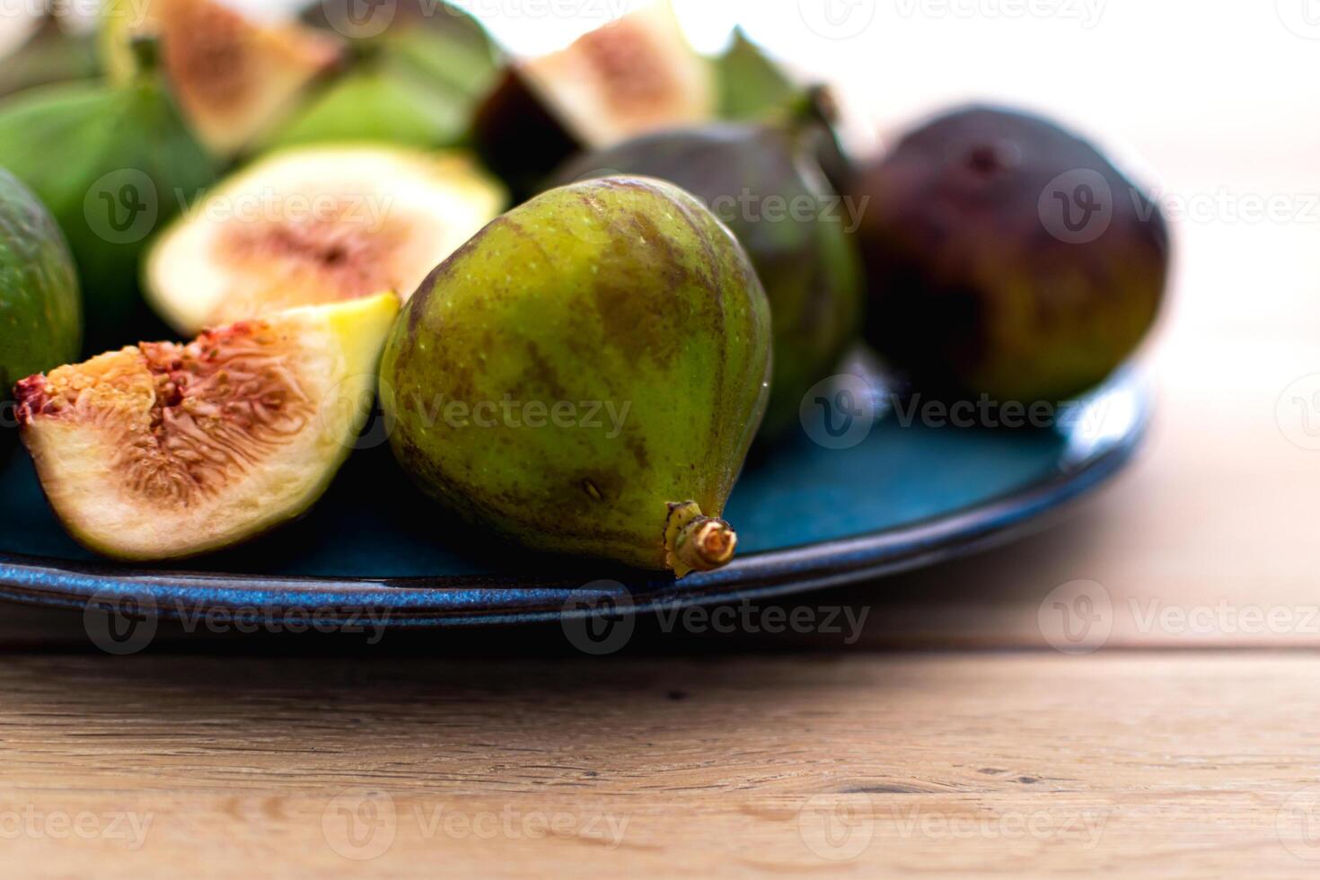 fig fruit Aan een bord, ficus carica foto