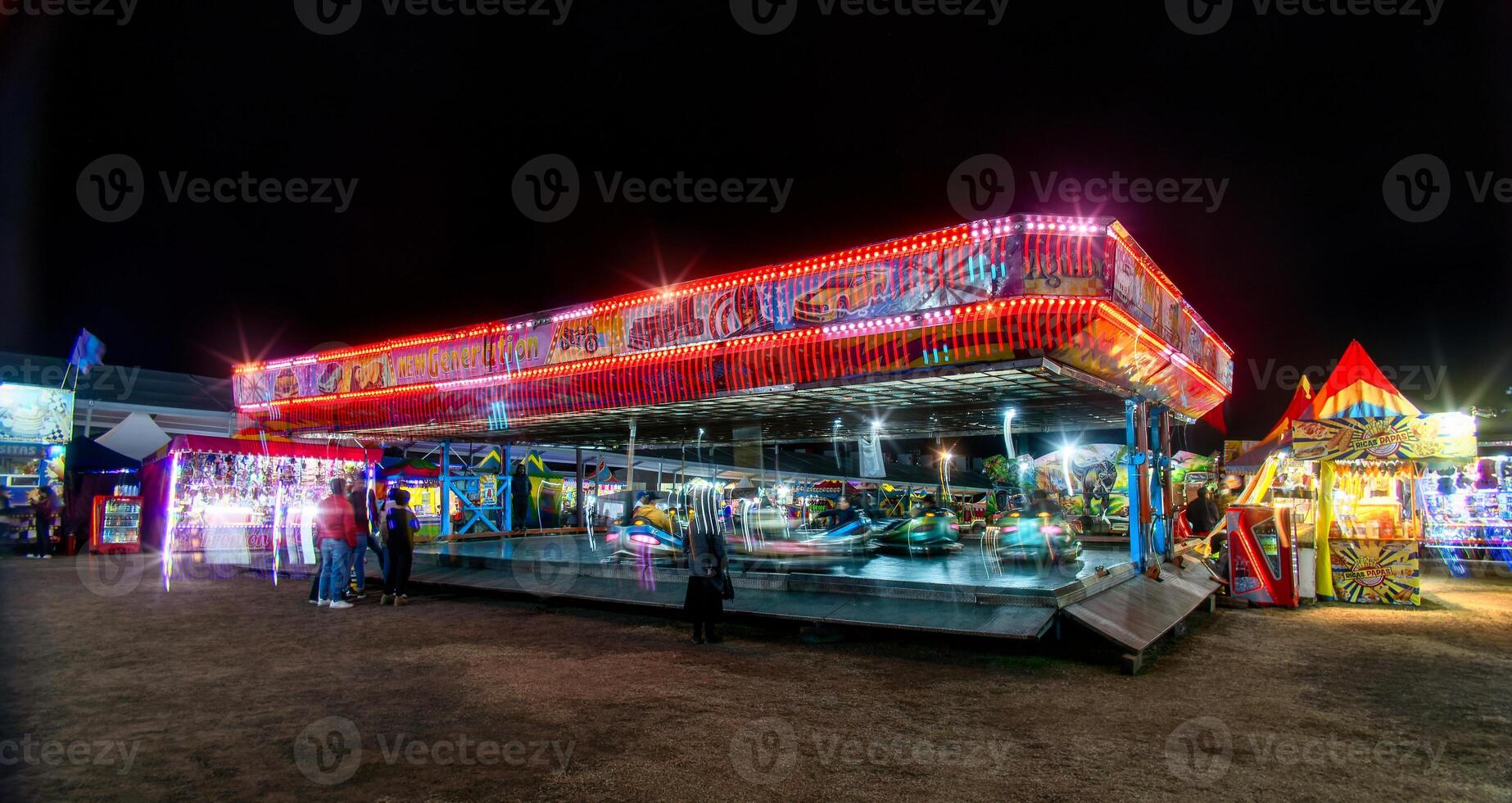 Mexicaans eerlijk met ritten en lichten Bij nacht, met ruimte voor tekst foto