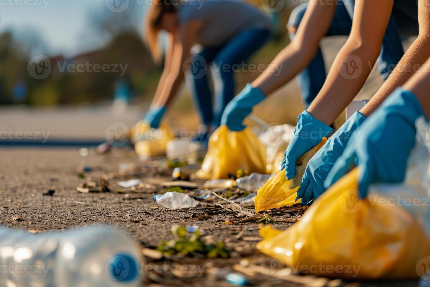 ai gegenereerd detailopname van vrijwilliger groep schoonmaak omhoog afval in natuurlijk omgevingen. generatief ai foto