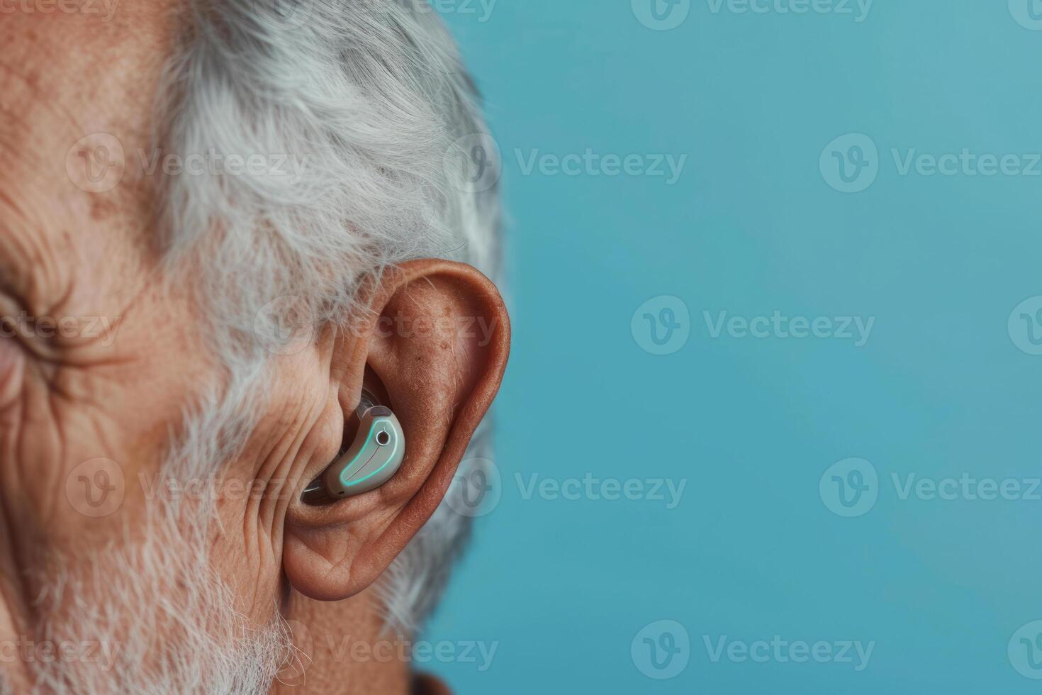 ai gegenereerd oor van een ouderen persoon met horen steun Aan blauw achtergrond foto