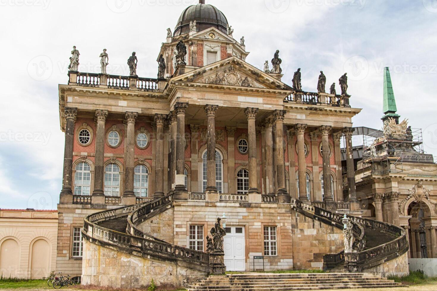 een van de universiteitsgebouwen van potsdam foto