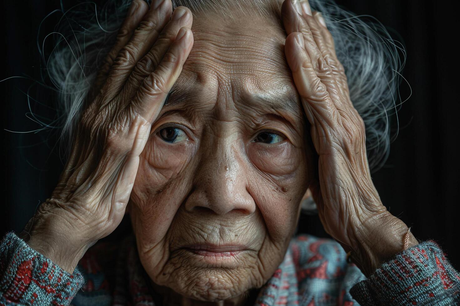 ai gegenereerd ouderen vrouw ervaren erge, ernstige hoofdpijn met ai gegenereerd. foto