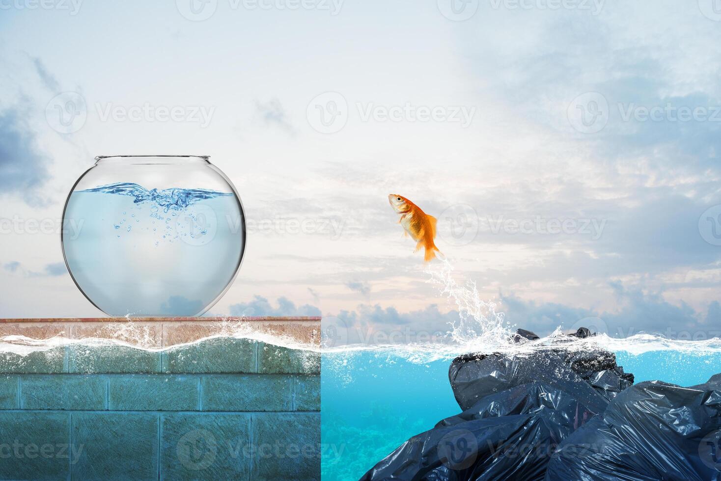 rood vis springt van vervuild water naar schoon water van een ampul foto
