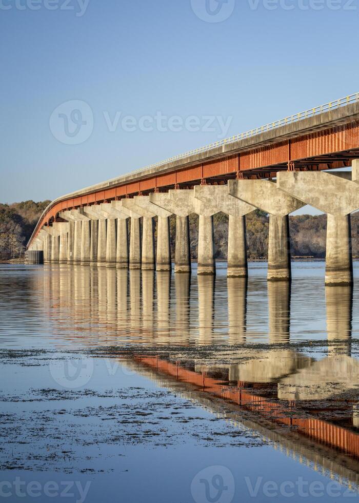 natuurlijk nationaal parkway - brug over- Tennessee rivier- van Tennessee naar Alabama foto