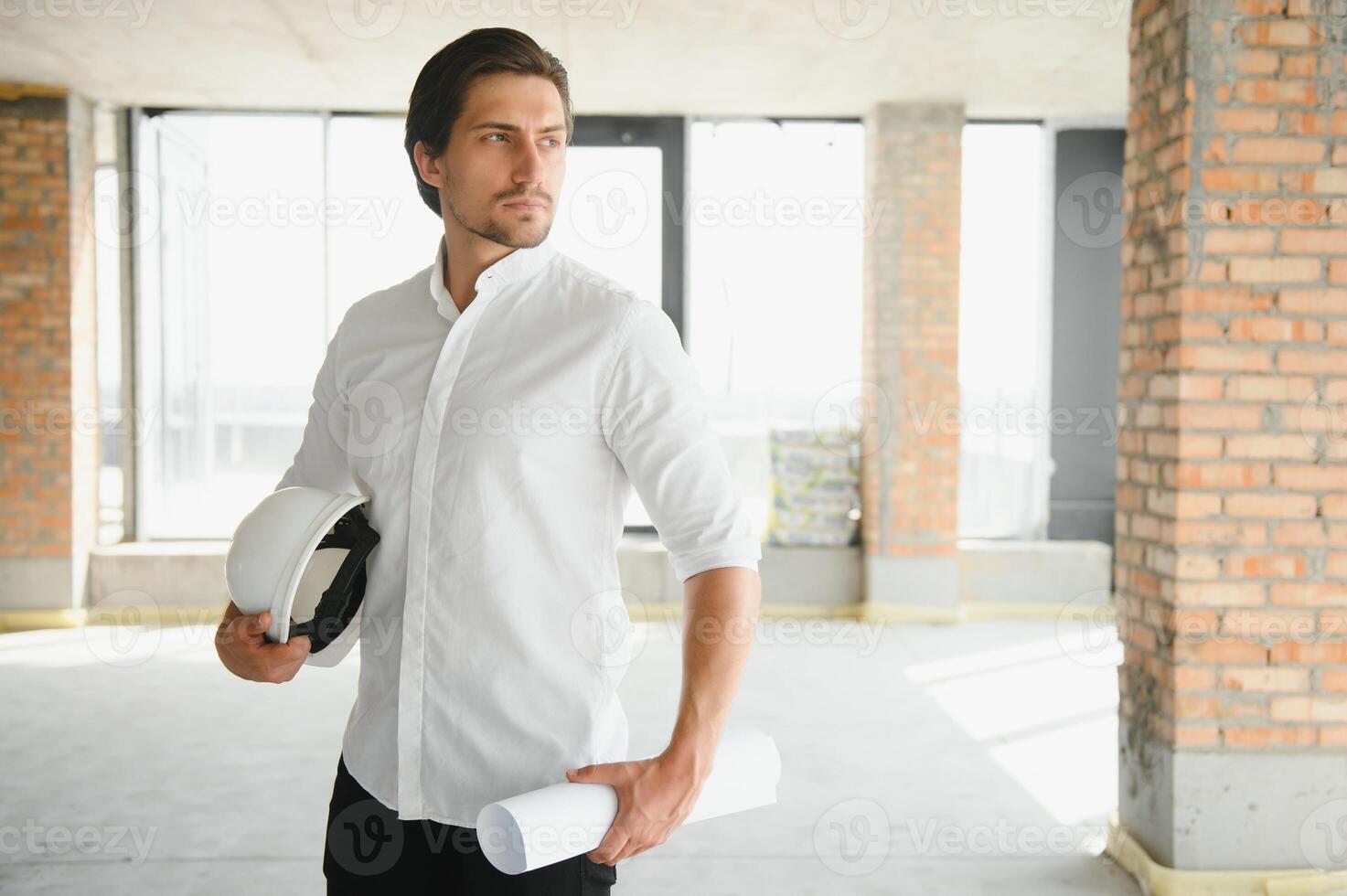 portret van een knap ingenieur. foto