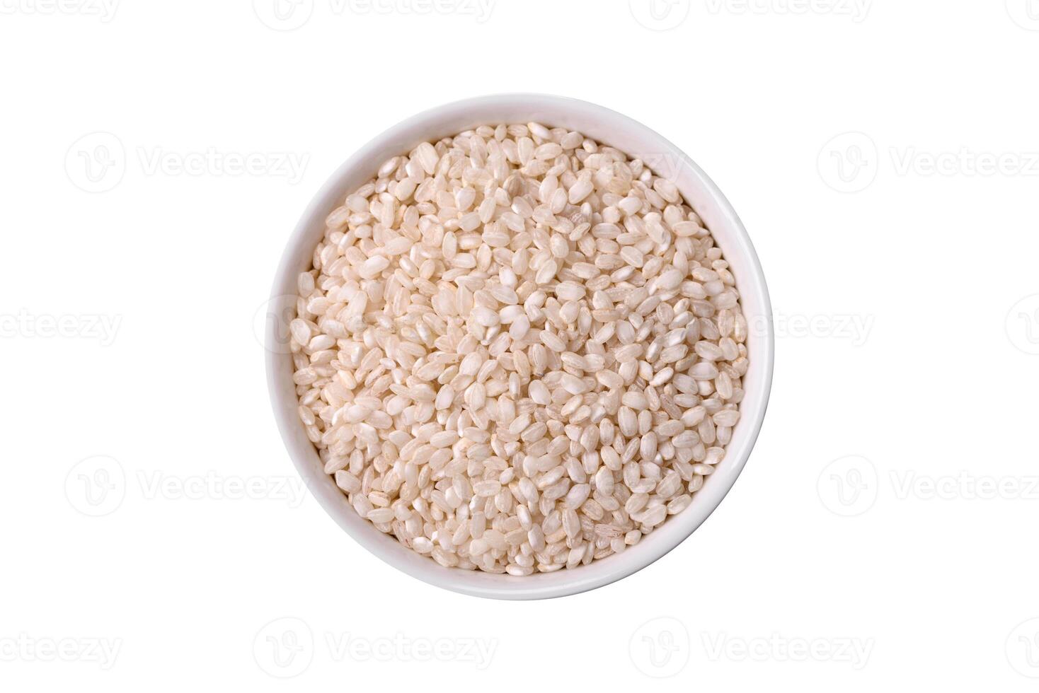 groot granen van ongekookt wit rijst- in een keramisch kom foto