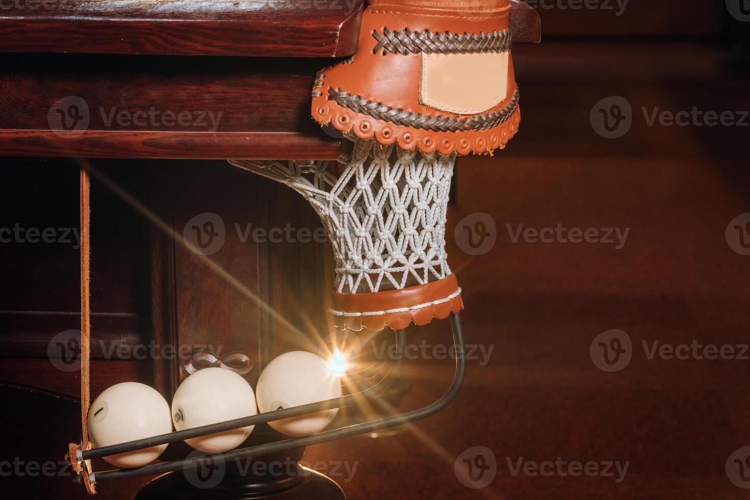 een zwembad tafel met ballen dat hebben nu al geweest gespeeld in de zwembad club.spelen biljart foto