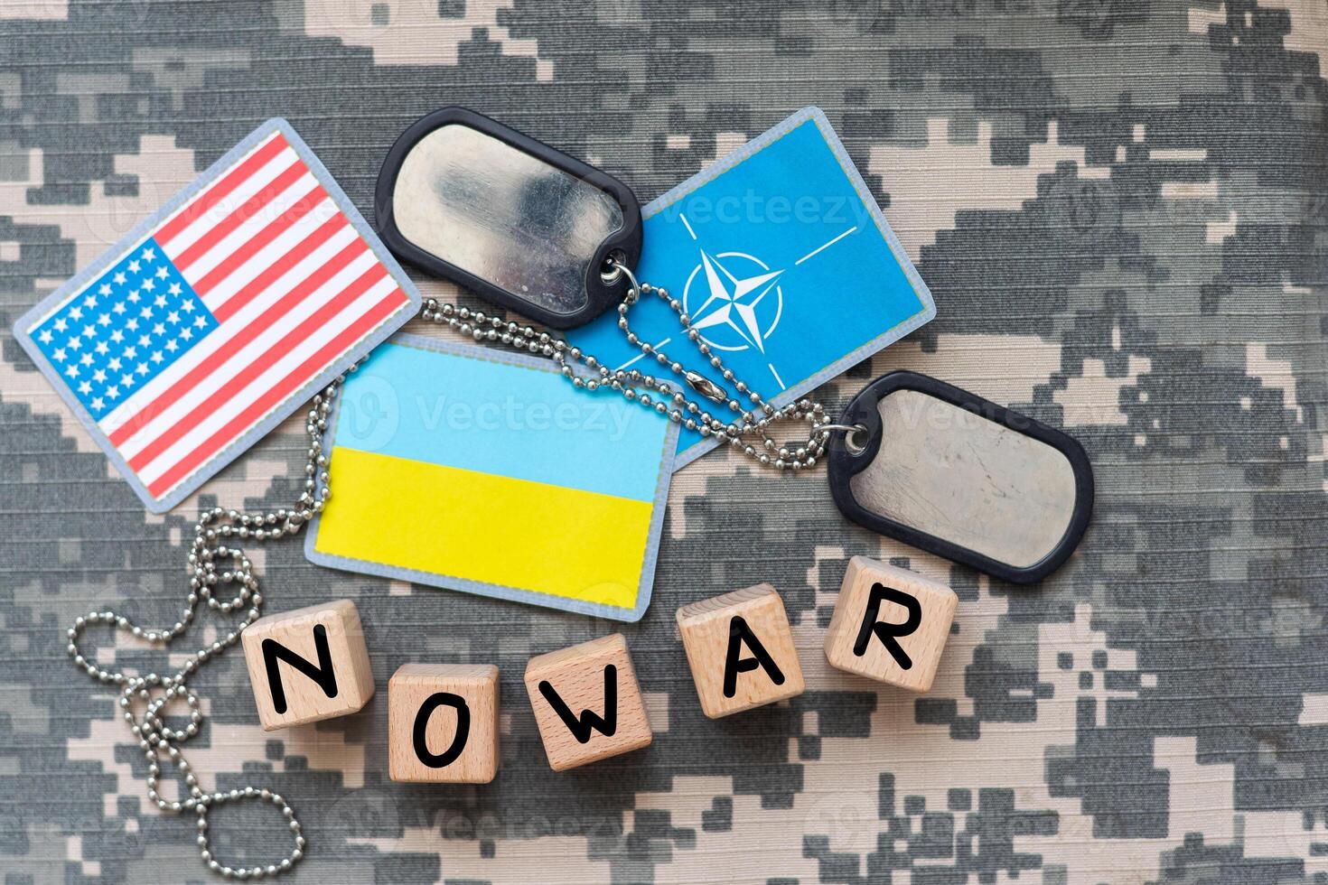 leger lap en kogels Aan pixel oekraïens camouflage, detailopname Nee oorlog foto