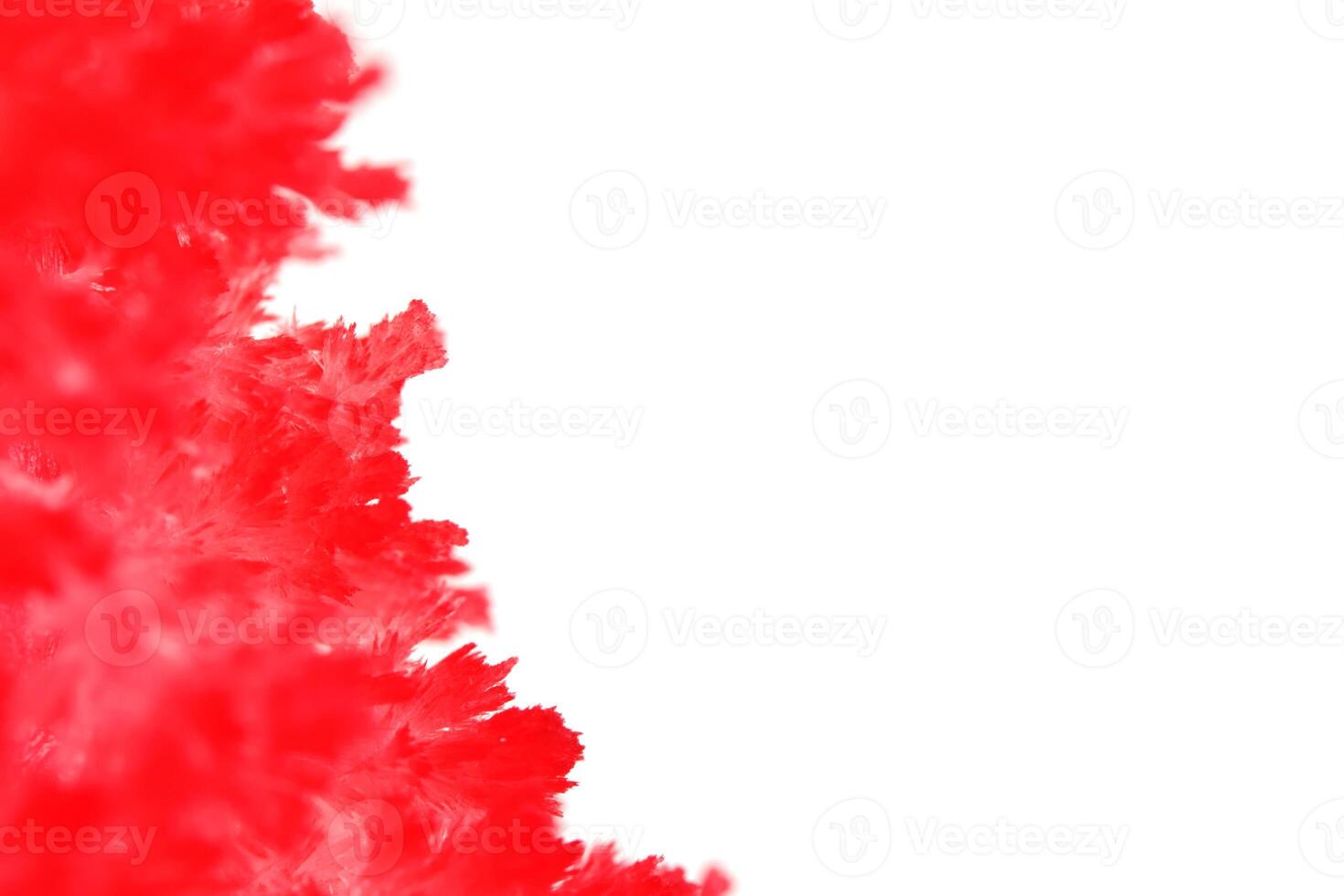 macro beeld rood zout kristal Aan wit achtergrond. foto