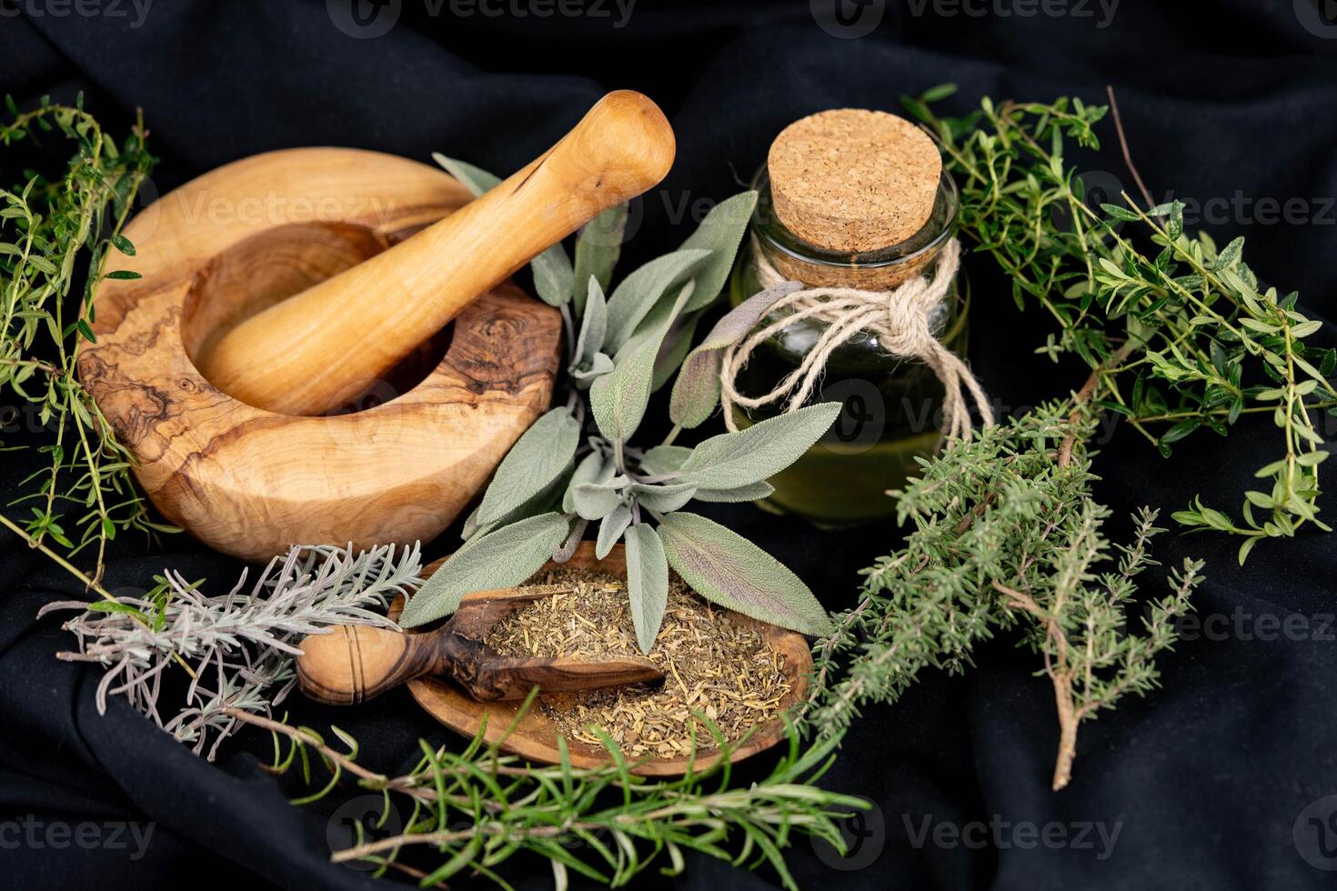 kruiden van Frans provence Aan olijf- hout foto