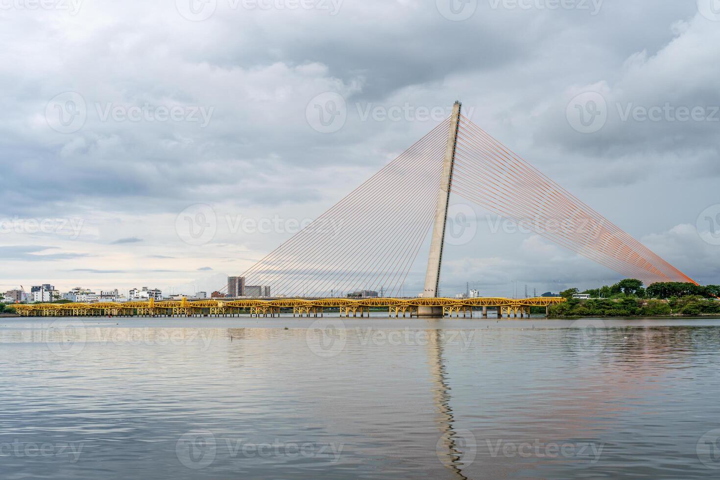 tran dit ly en nguyen busje troi brug in danang, Vietnam foto