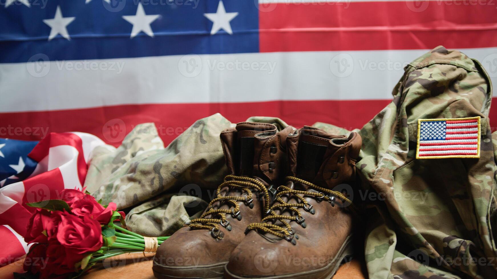 laarzen hoed en Verenigde Staten van Amerika vlag dichtbij omhoog voor veteranen dag foto