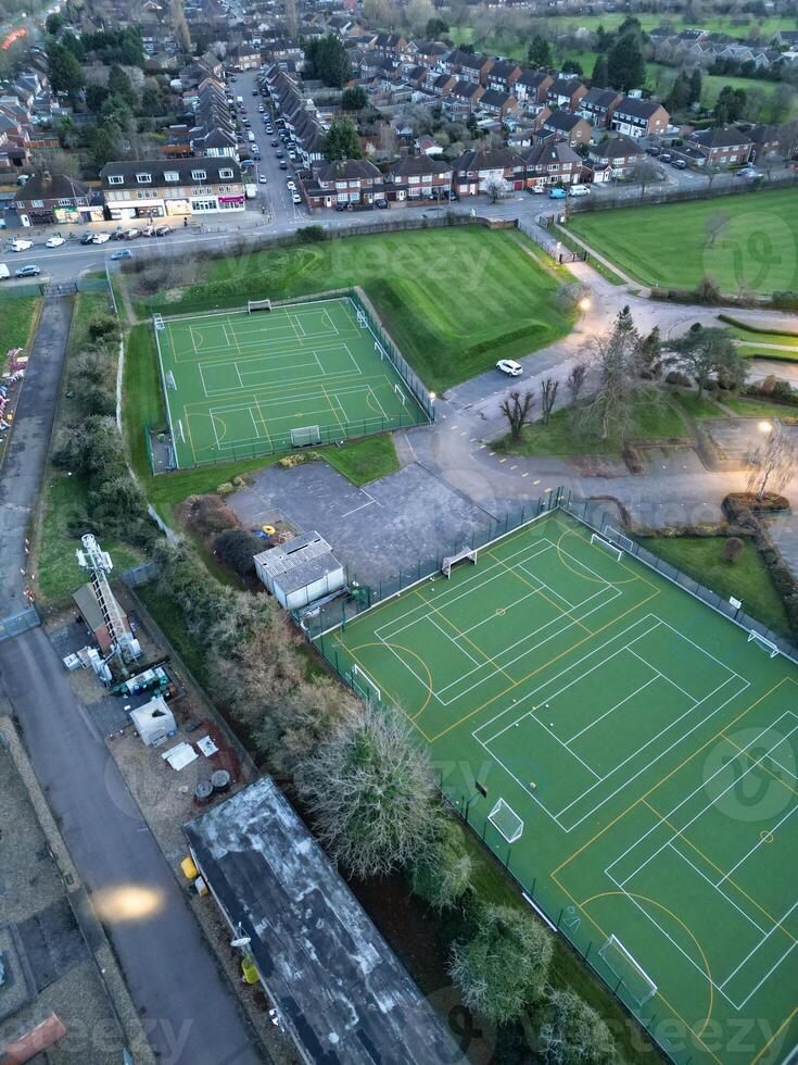 hoog hoek visie van schuurveld college weg Bij oosten- luton stad van Engeland gedurende zonsondergang. luton, Engeland uk. feb 19e, 2024 foto