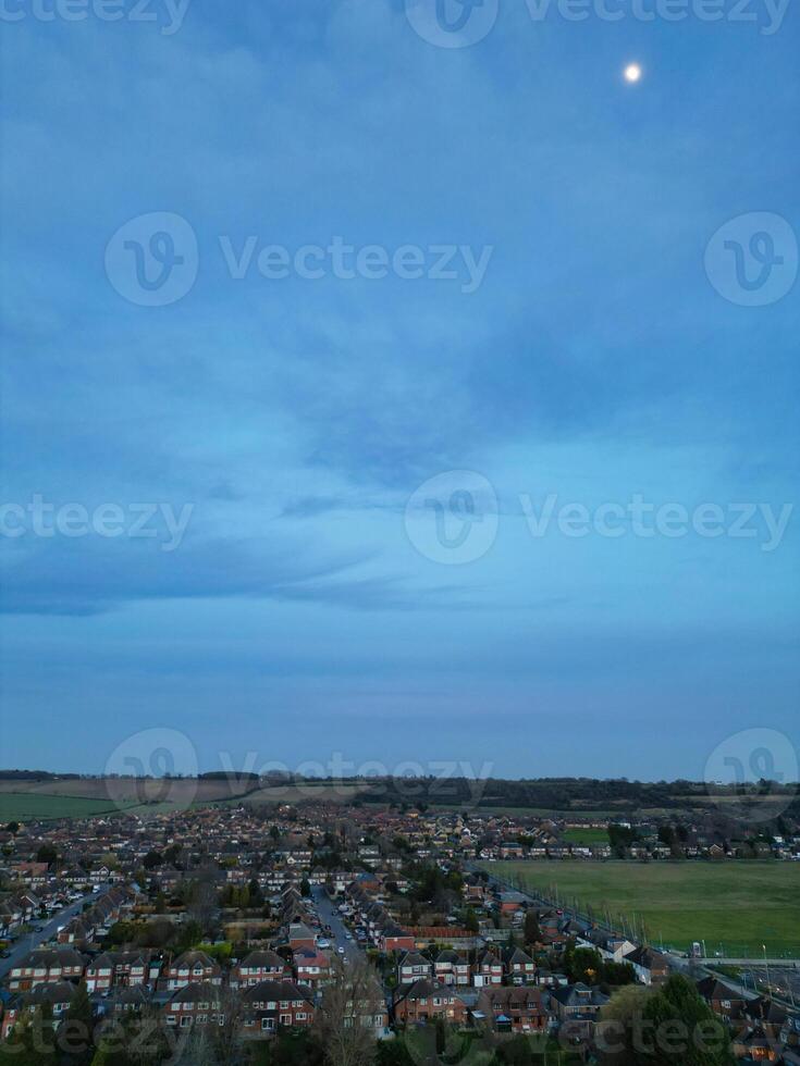 hoog hoek visie van schuurveld college weg Bij oosten- luton stad van Engeland gedurende zonsondergang. luton, Engeland uk. feb 19e, 2024 foto