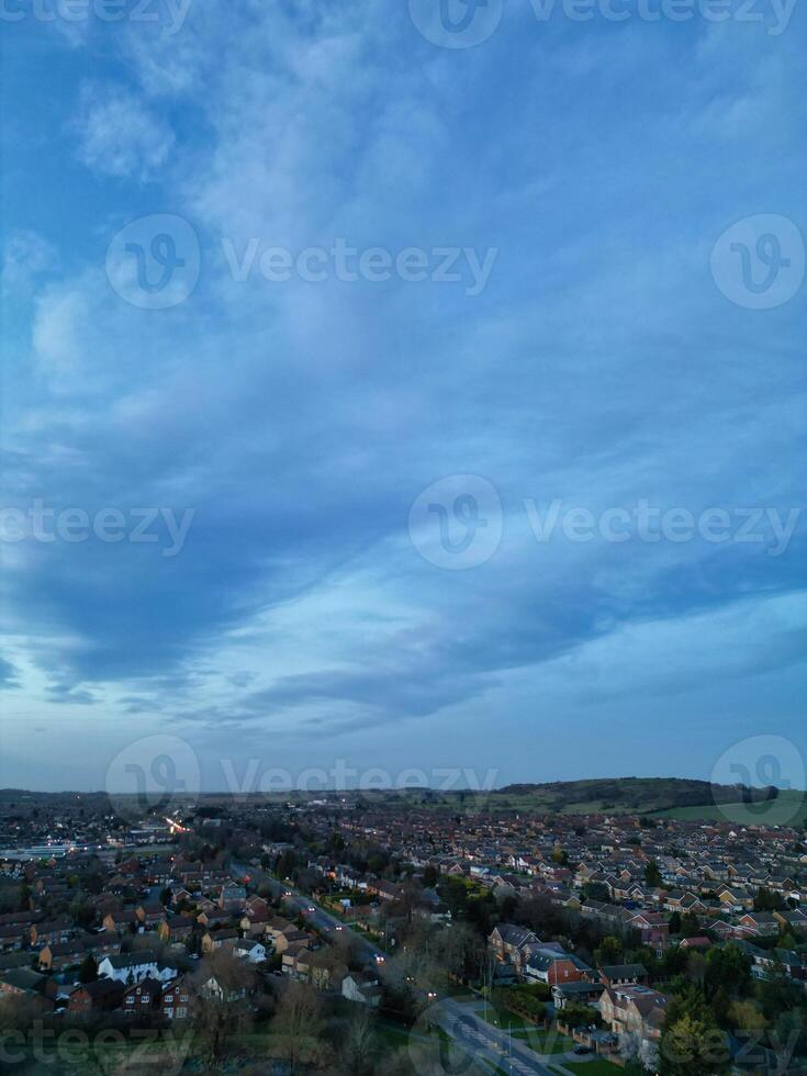 hoog hoek visie van schuurveld college weg Bij oosten- luton stad van Engeland gedurende zonsondergang. luton, Engeland uk. feb 19e, 2024 foto