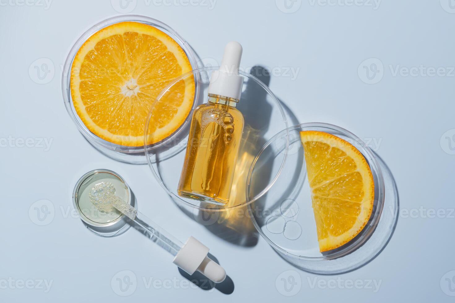 kunstmatig laboratorium experiment en Onderzoek met oranje en ingrediënt voor natuurlijk schoonheid en biologisch huidsverzorging Product. de blanco fles voor label, bio wetenschap concept. alternatief geneesmiddel. spa. foto