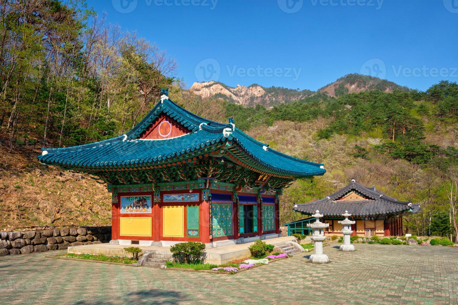 sinheungsa tempel in seoraksan nationaal park, soraksan, zuiden Korea foto