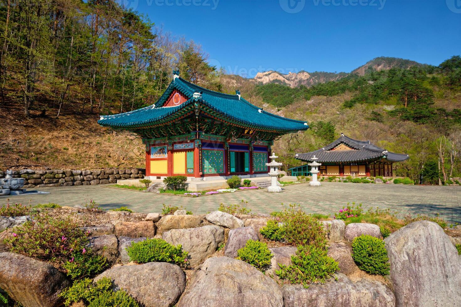 sinheungsa tempel in seoraksan nationaal park, soraksan, zuiden Korea foto