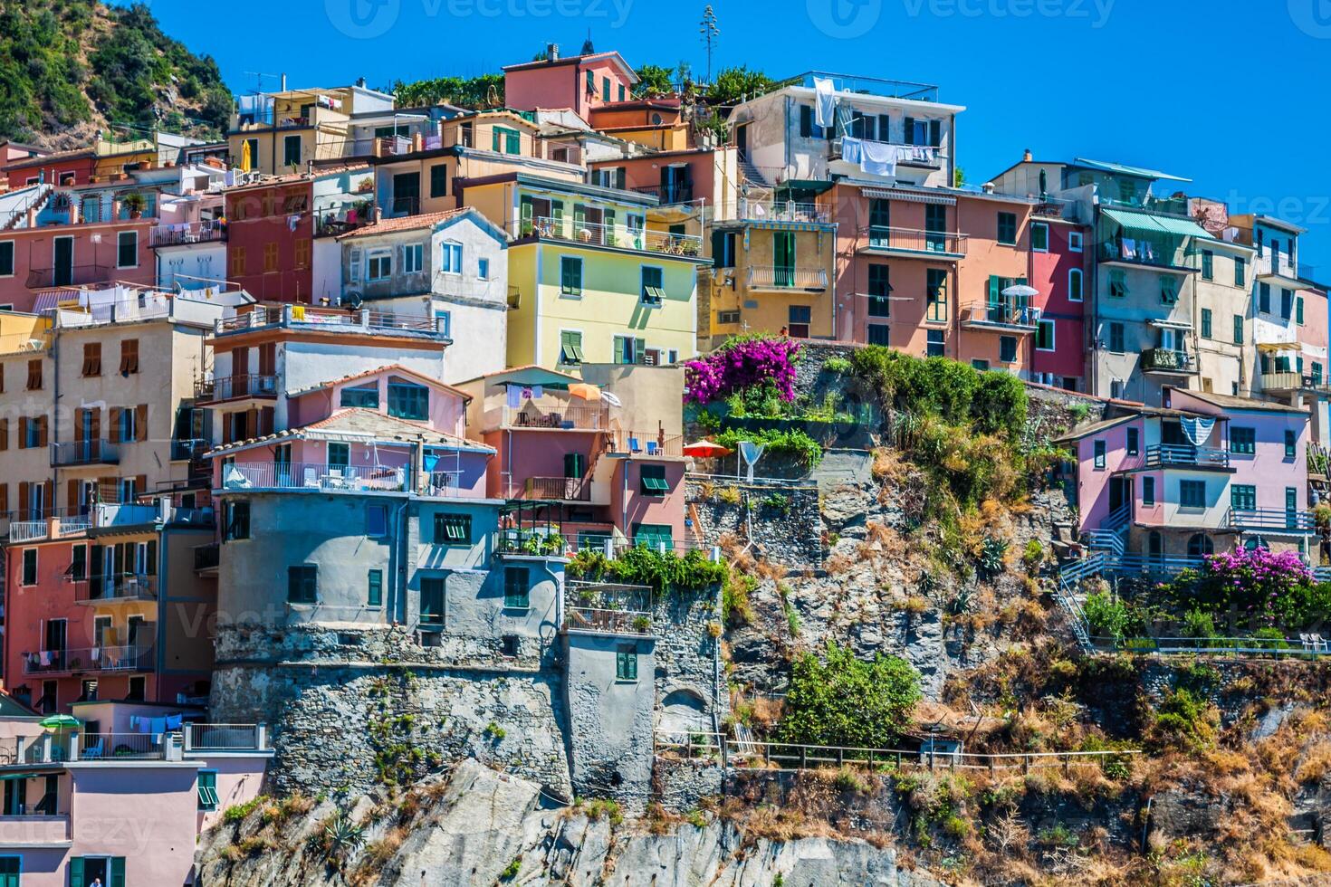 dorp van manarola met veerboot, cinque terrein, Italië foto