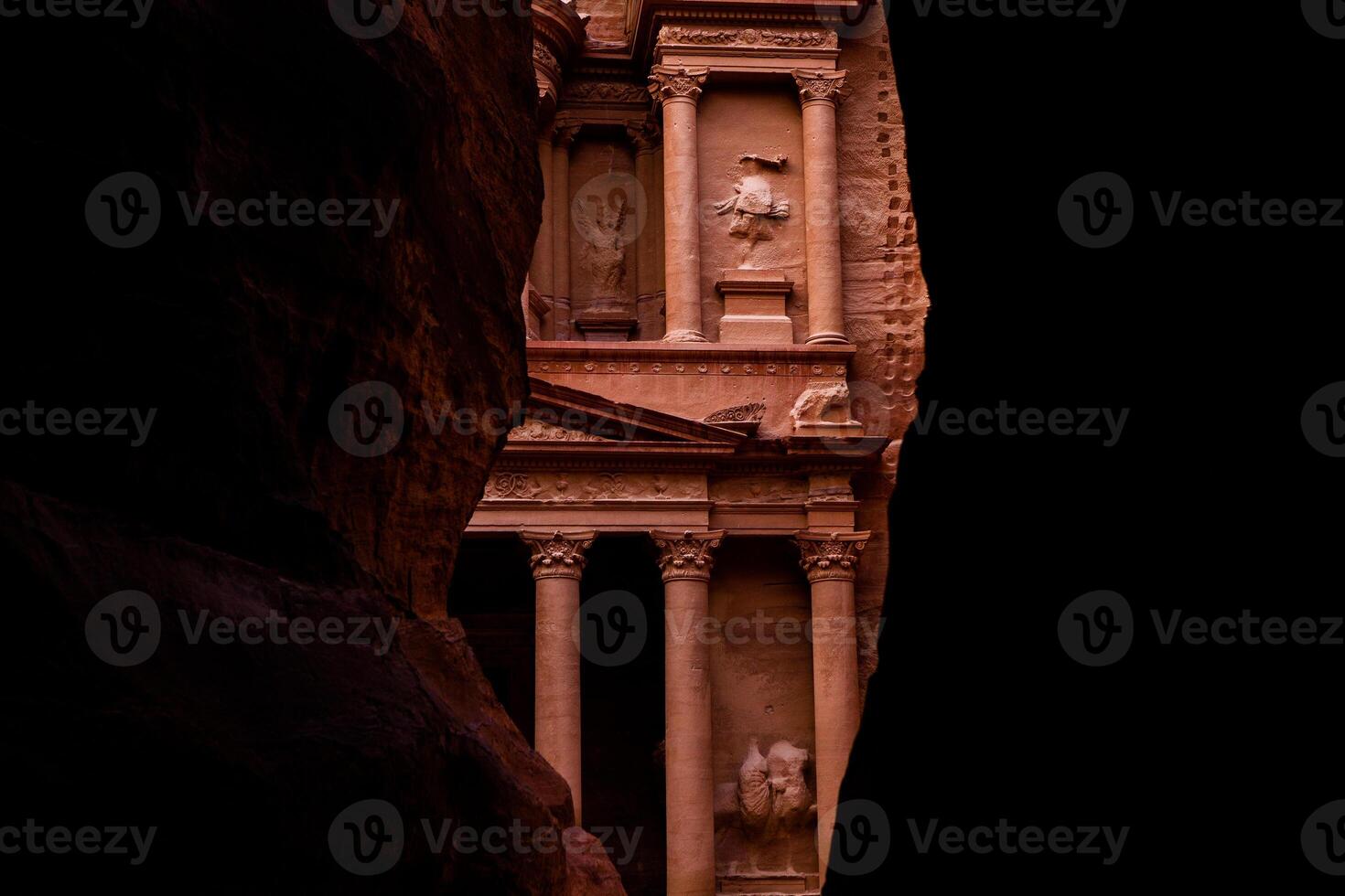 schoonheid van rotsen en oude architectuur in petra, Jordanië. oude tempel in petra, Jordanië. foto