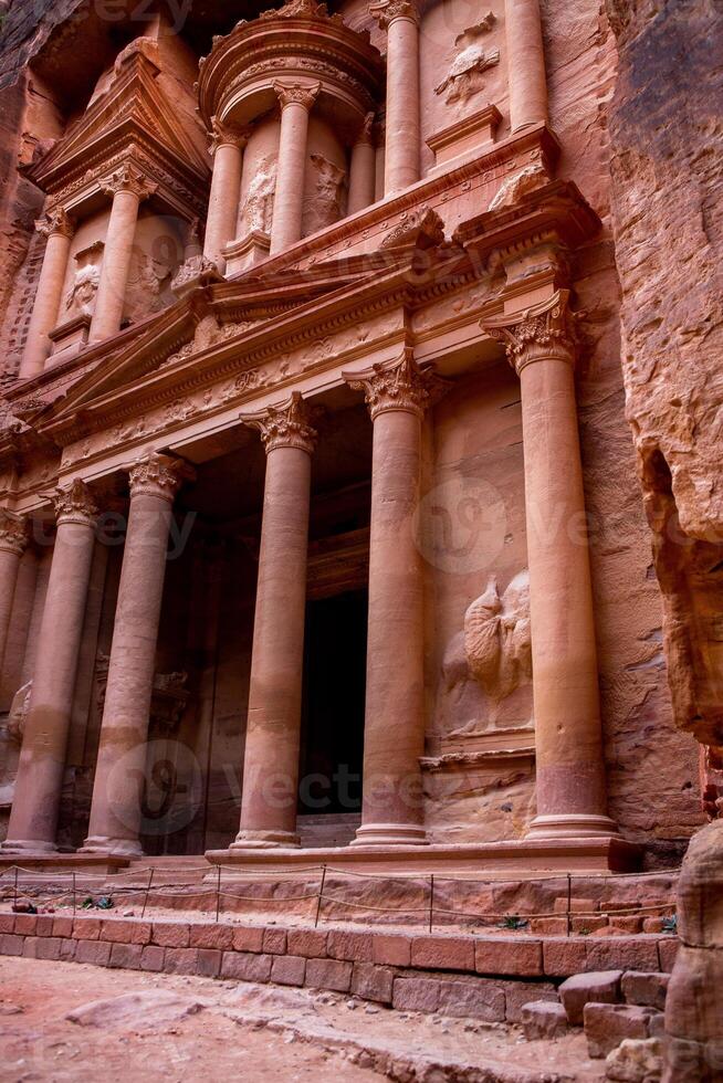 schoonheid van rotsen en oude architectuur in petra, Jordanië. oude tempel in petra, Jordanië. foto
