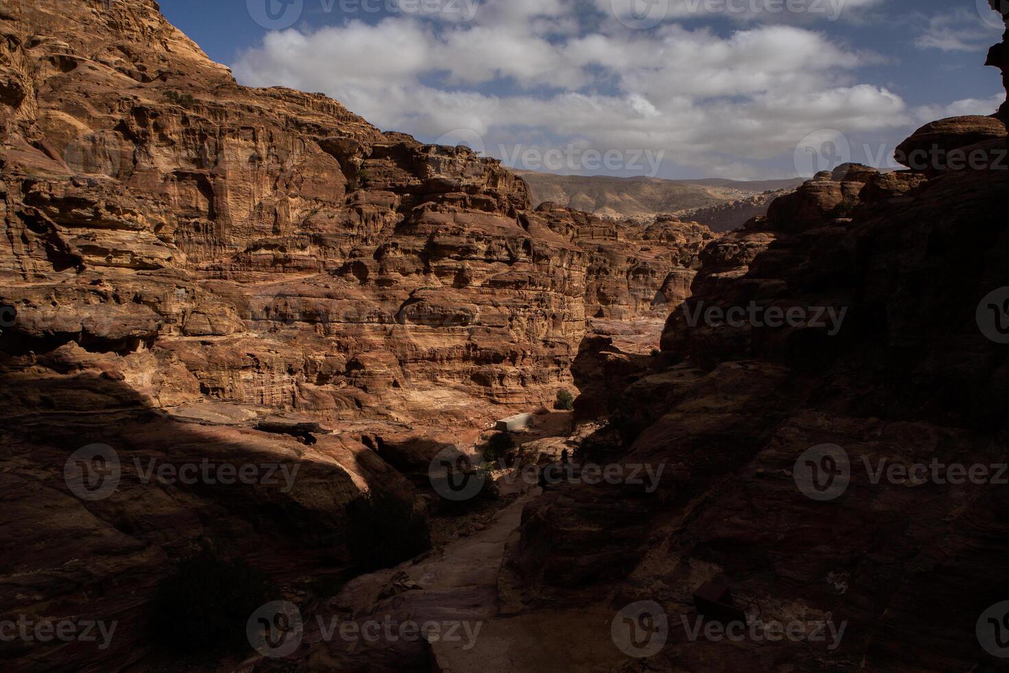 schoonheid van rotsen en oude architectuur in petra, Jordanië. oude tempel in petra, Jordanië. foto