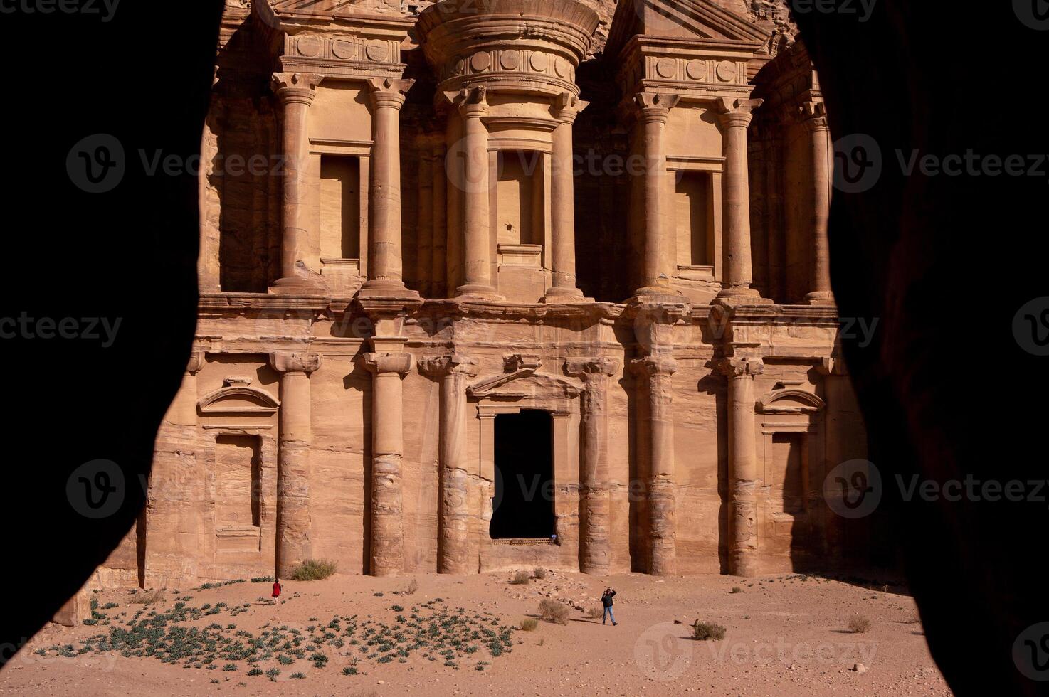 schoonheid van rotsen en oude architectuur in petra, Jordanië. oude tempel in petra, Jordanië. foto