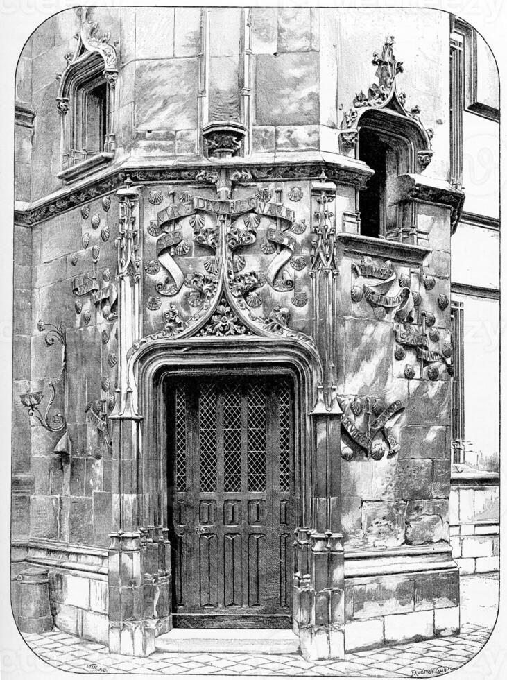 hotel de klunzig. de deur van de centraal toren, wijnoogst gravure. foto