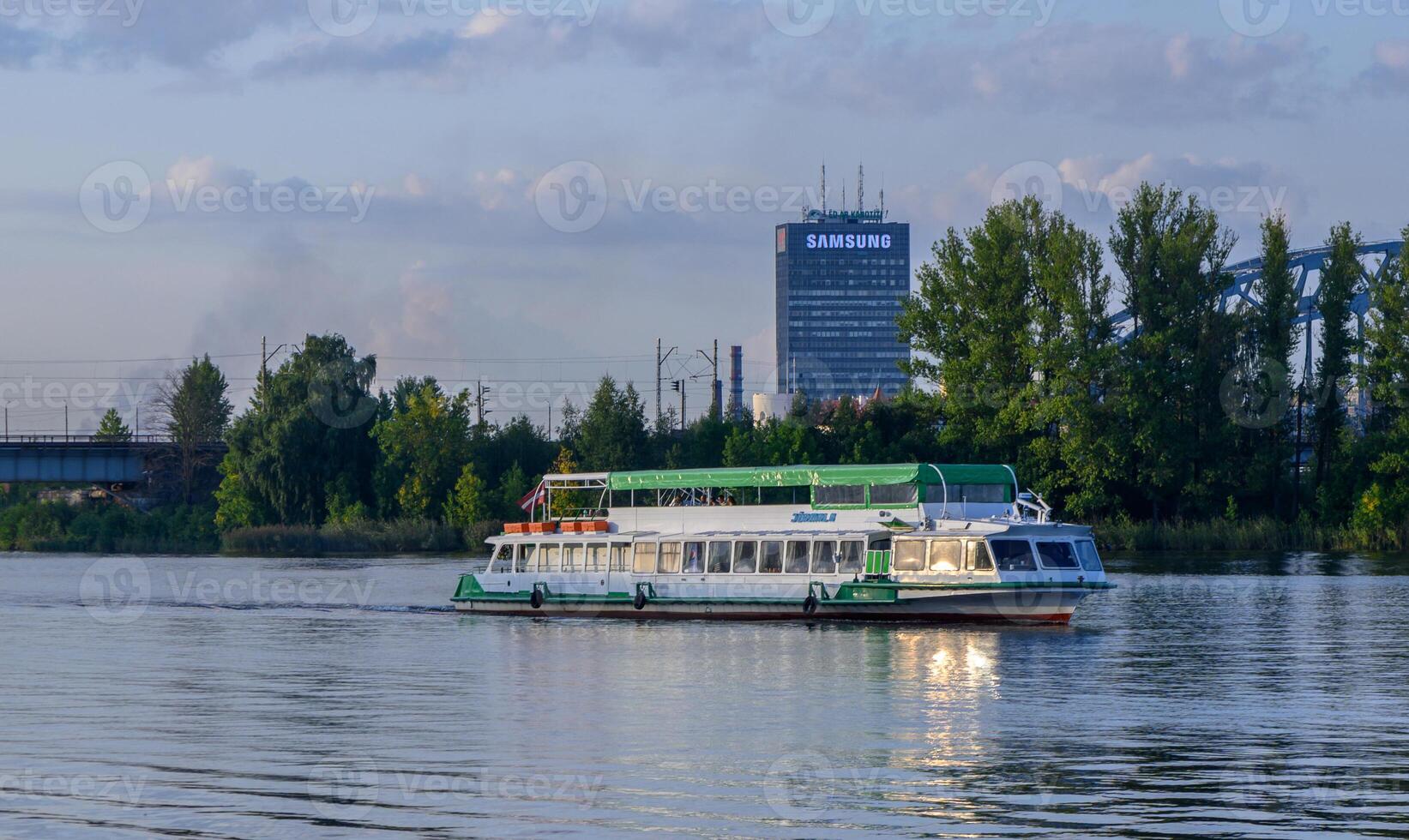 schip Aan de daugava rivier- in rigi in Letland 1 foto