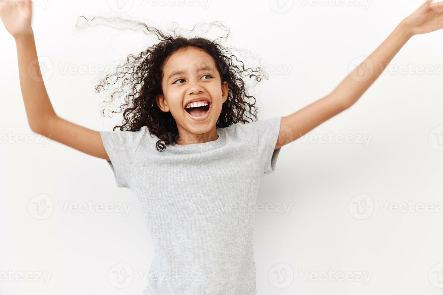 schattig vrouw achtergrond vrolijk jong meisje gelukkig op zoek achtergrond afro schoonheid vrouw vrouw foto