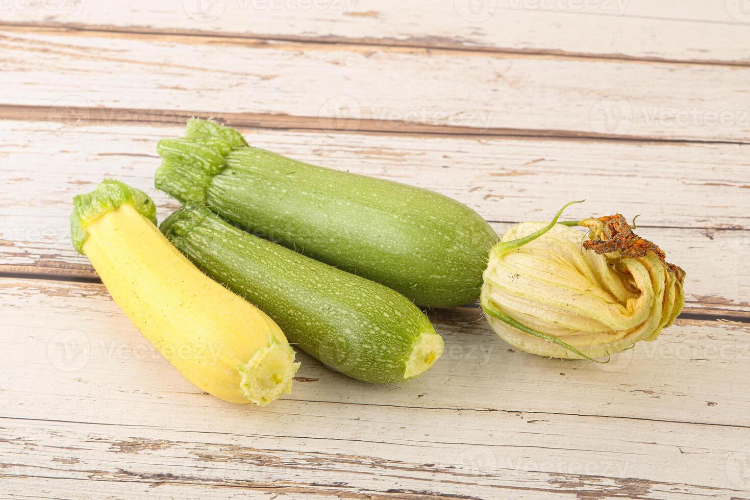 rauw baby biologisch courgette hoop foto