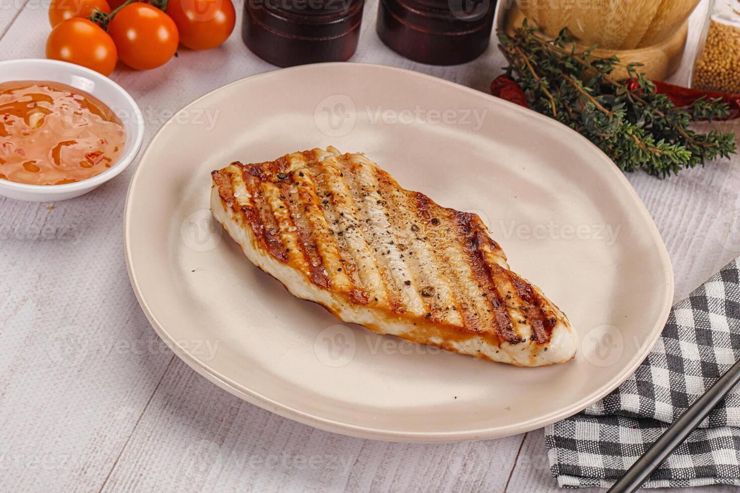 gegrild kalkoen filet steak met saus foto