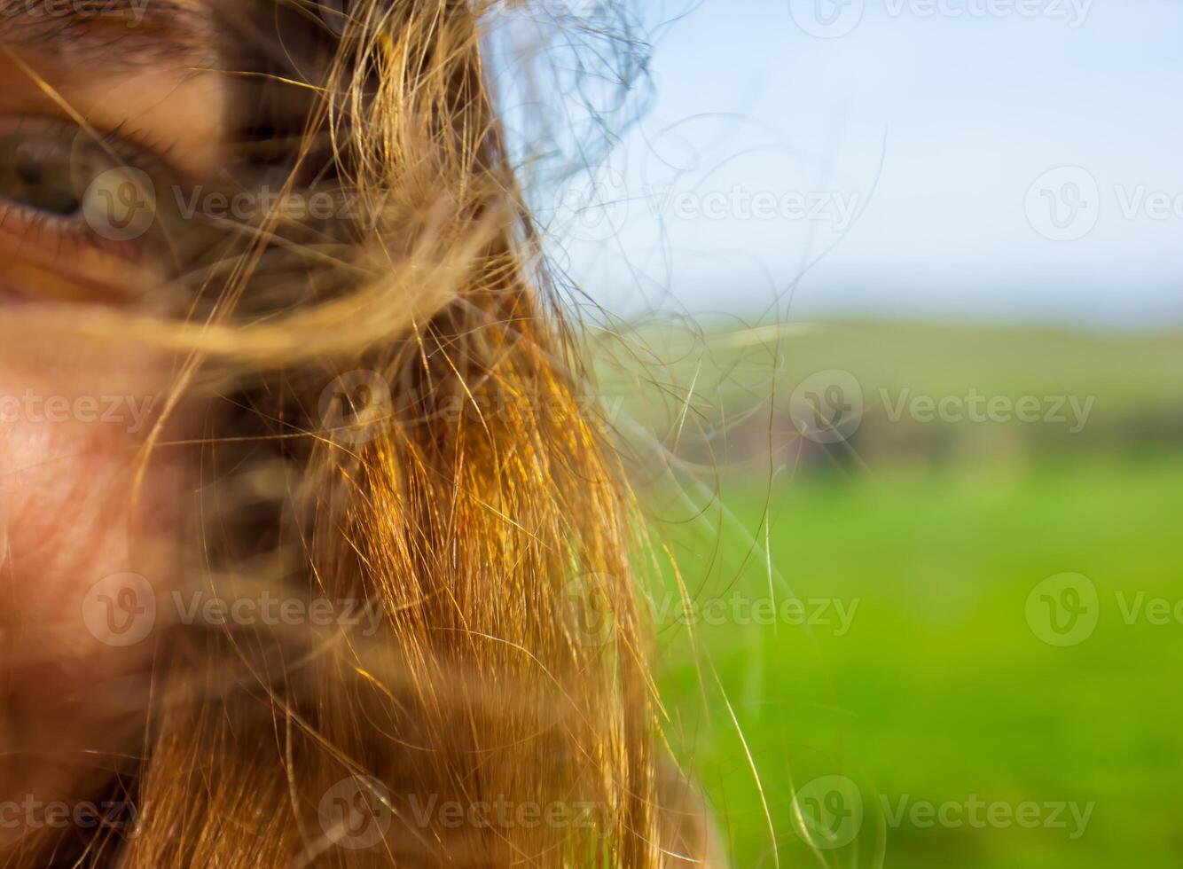 jong meisje met blond haar, jong vrouw met blond haar- foto