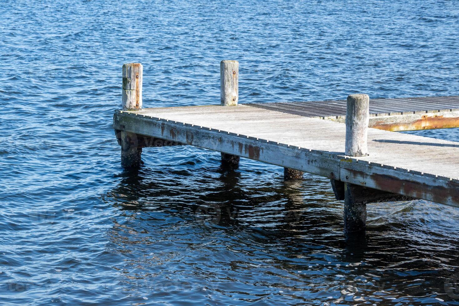 klein steiger Aan de meer foto