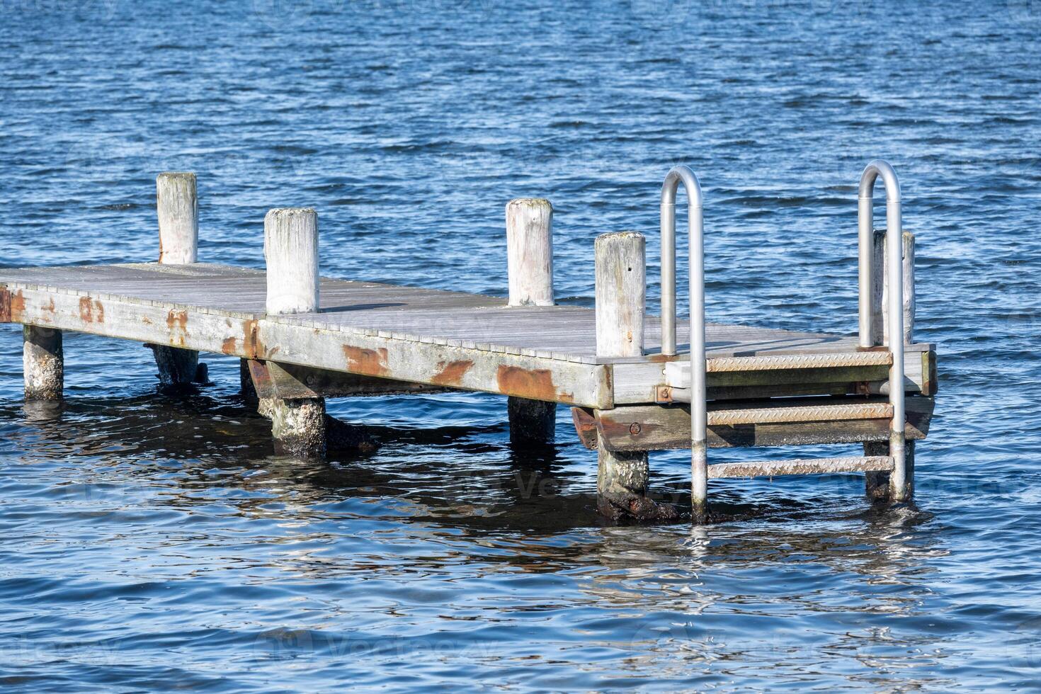 klein steiger Aan de meer foto