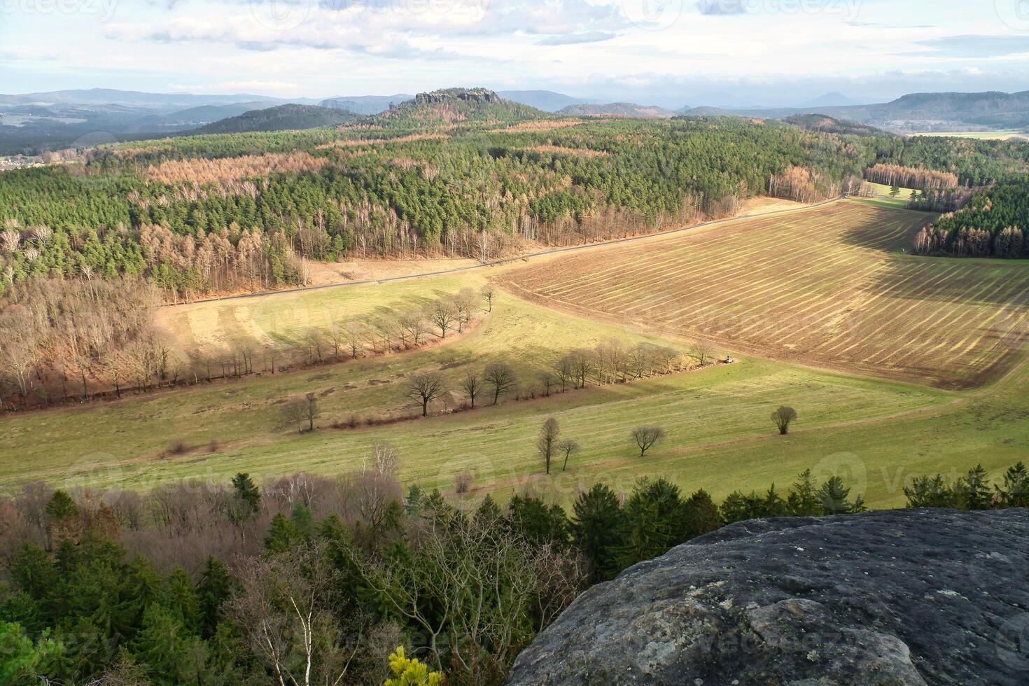 visie van de pfaffenstein. bossen, bergen, velden, uitgestrektheid, panorama. foto