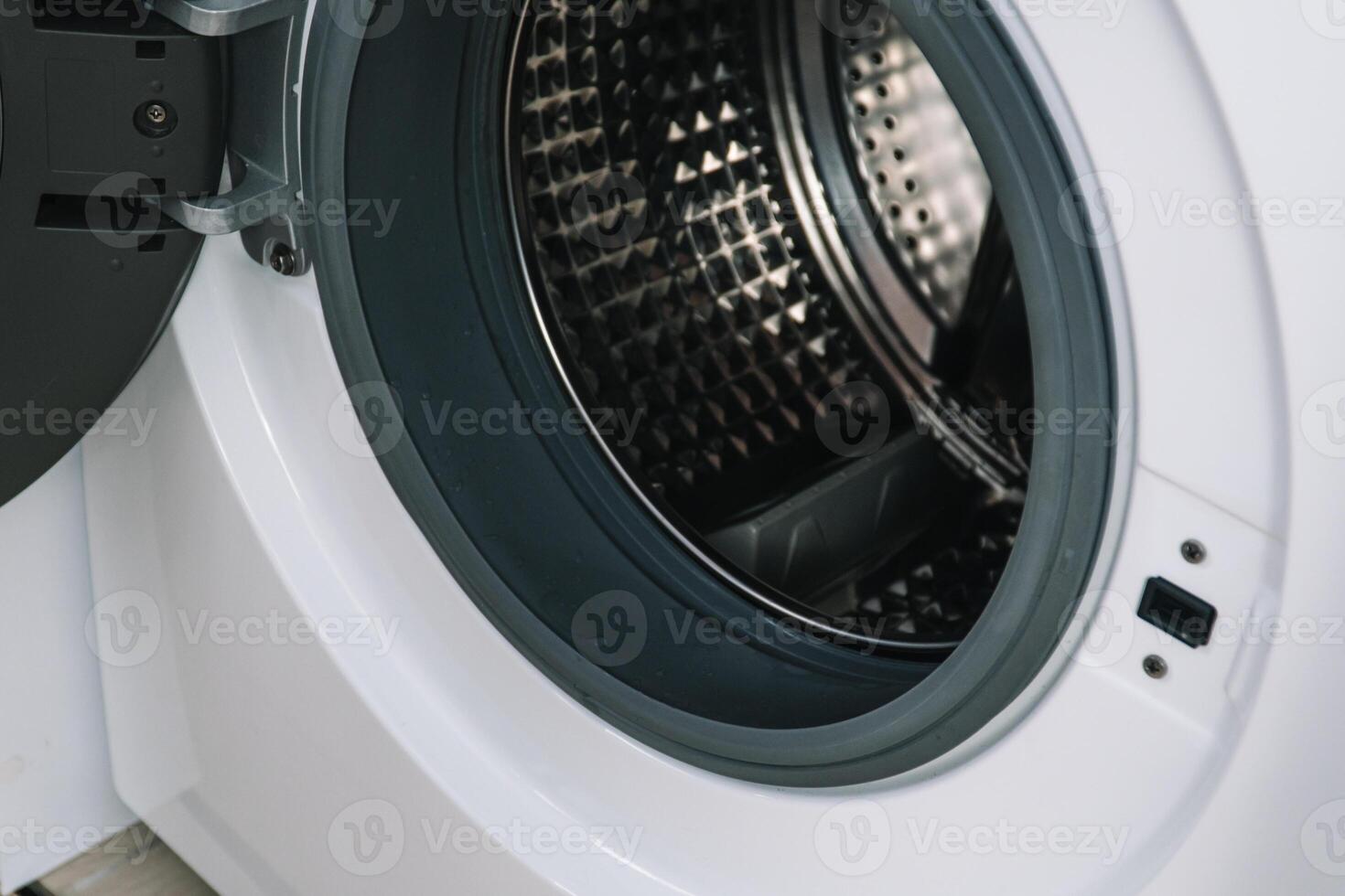 het wassen droger machine binnen visie van een trommel dichtbij omhoog foto