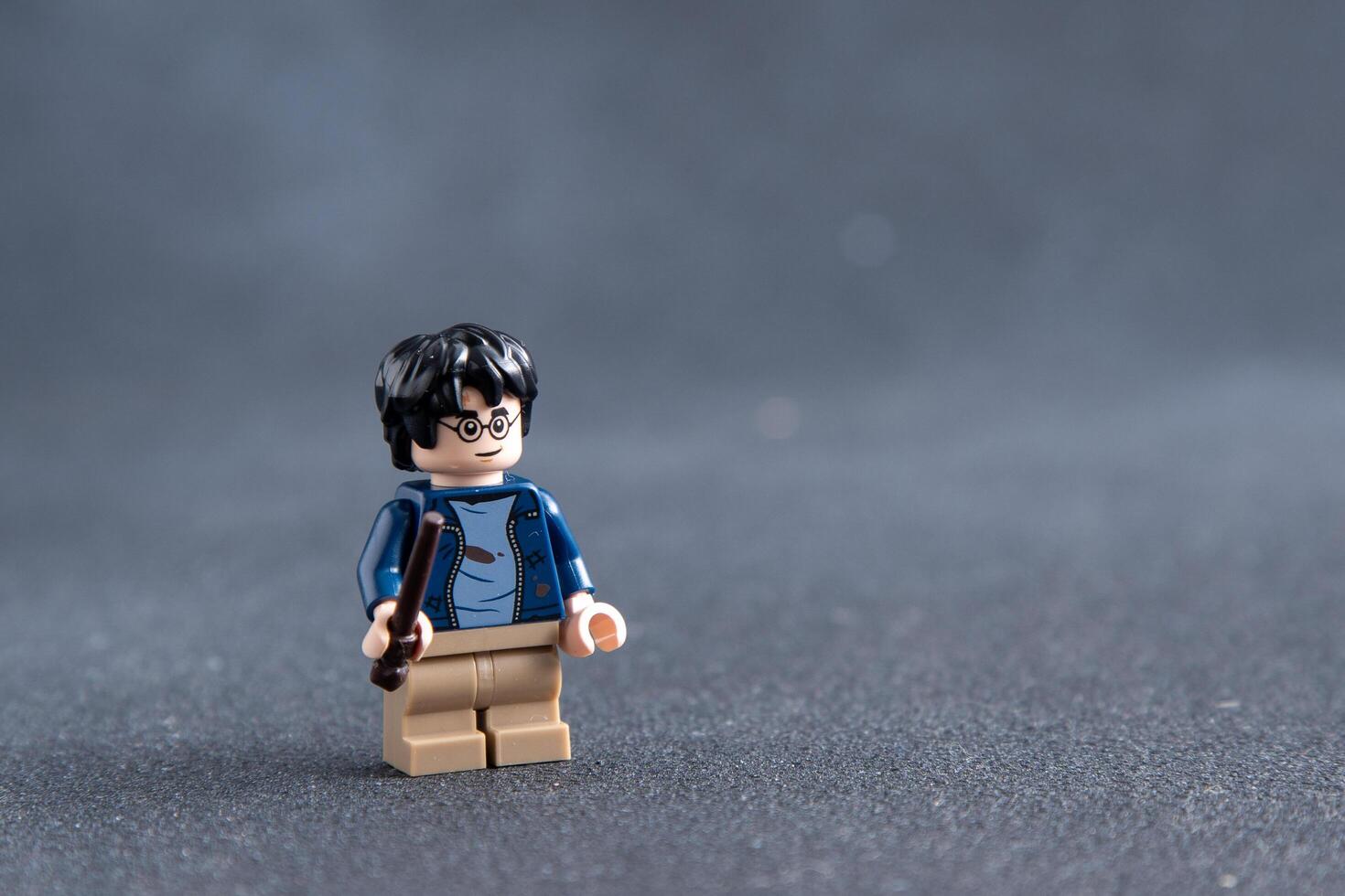 Lego Harry pottenbakker minifiguren. kinderen ontwerper speelgoed- gemaakt van bakstenen en plastic onderdelen. Oekraïne, kyiv - januari 17, 2024 foto