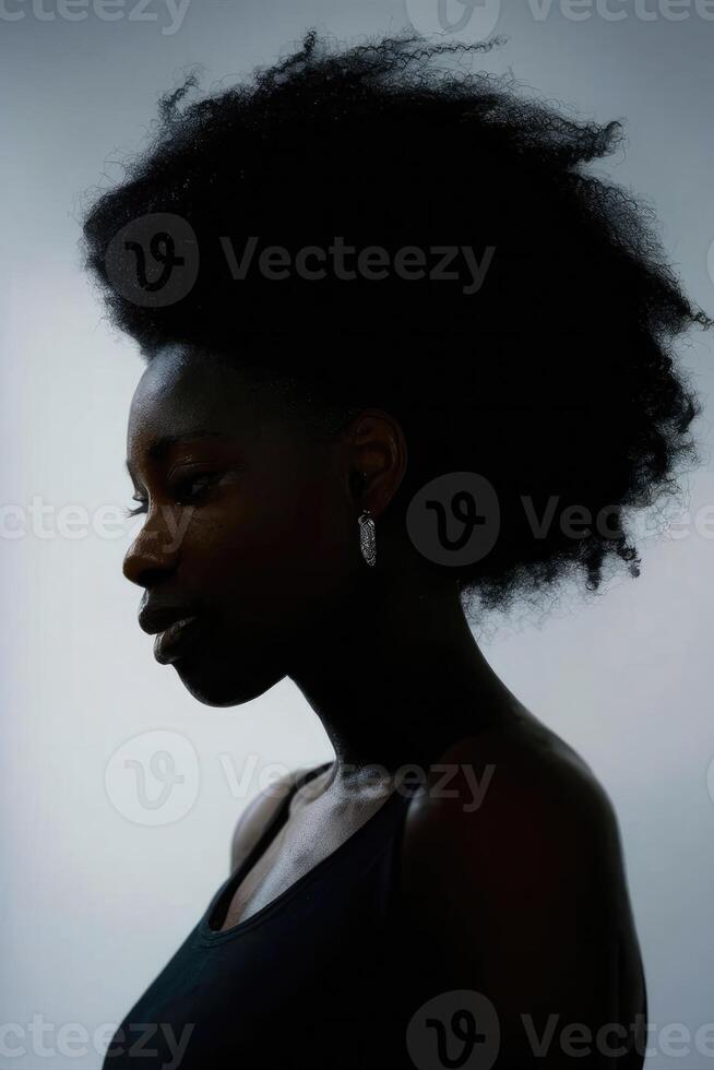 ai gegenereerd mooi afro Amerikaans vrouw silhouet portret foto